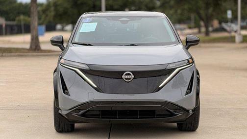 Boulder Gray Pearl/Black Diamond Pearl 2024 Nissan ARIYA ENGAGE