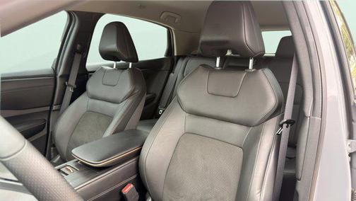 Boulder Gray Pearl/Black Diamond Pearl 2024 Nissan ARIYA ENGAGE
