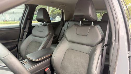 Boulder Gray Pearl/Black Diamond Pearl 2024 Nissan ARIYA ENGAGE