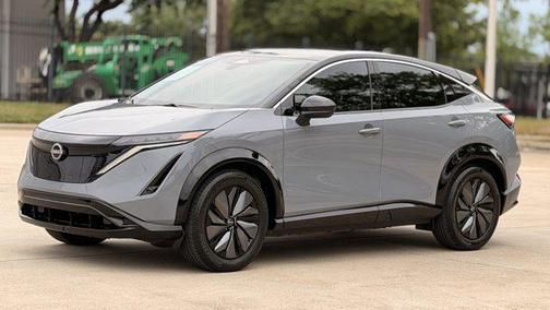 Boulder Gray Pearl/Black Diamond Pearl 2024 Nissan ARIYA ENGAGE