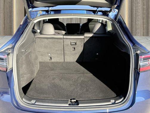 Deep Blue Metallic 2022 Tesla Model Y Long Range Dual Motor All-Wheel Drive