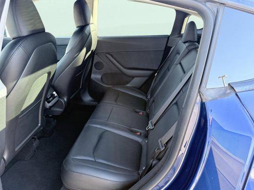 2022 Tesla Model Y Long Range Dual Motor All-Wheel Drive