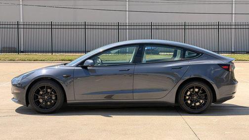 Midnight Silver Meta 2023 Tesla Model 3 Standard Range