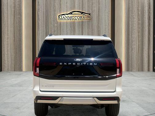 Star White Metallic 2025 Ford Expedition Platinum