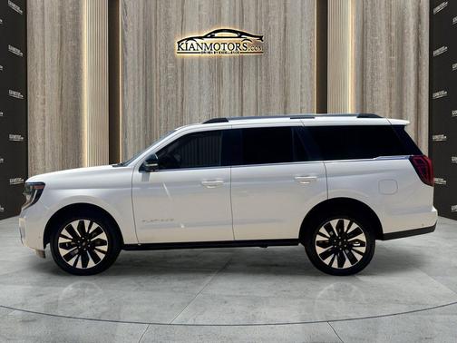 Star White Metallic 2025 Ford Expedition Platinum