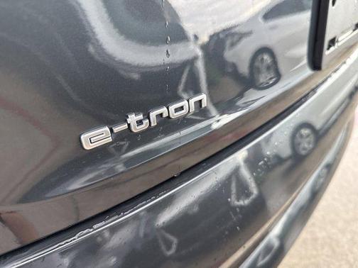 2019 Audi e-tron Premium Plus