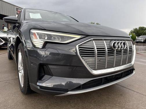 2019 Audi e-tron Premium Plus