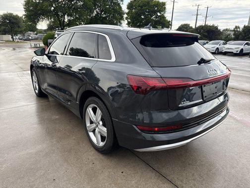 2019 Audi e-tron Premium Plus