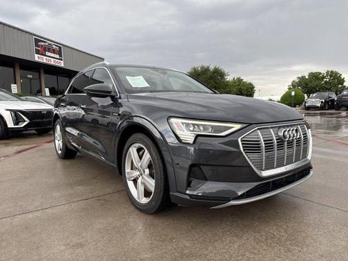 2019 Audi e-tron Premium Plus