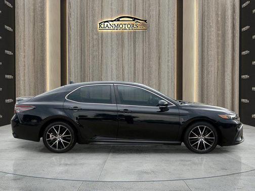 Midnight Black Metal 2022 Toyota Camry SE