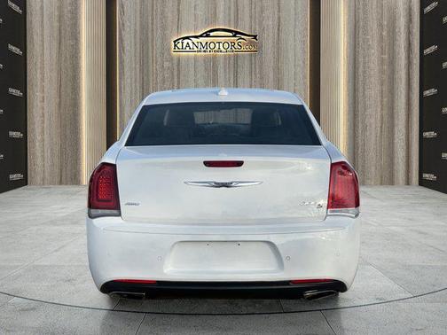 2018 Chrysler 300 S