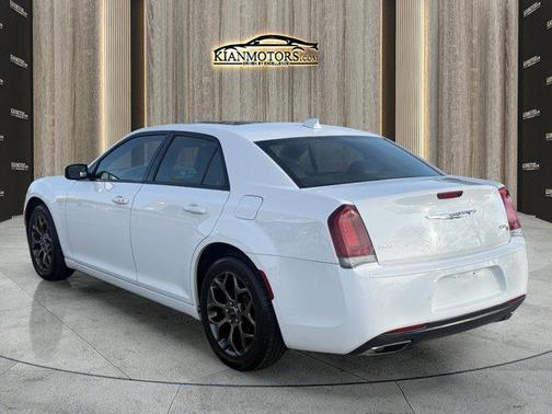 2018 Chrysler 300 S