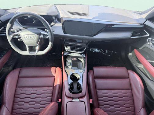 2024 Audi e-tron GT Premium Plus quattro