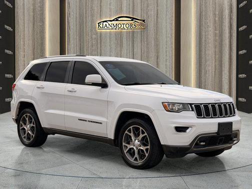 Bright White Clearcoat 2018 Jeep Grand Cherokee Sterling Edition