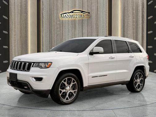 Bright White Clearcoat 2018 Jeep Grand Cherokee Sterling Edition