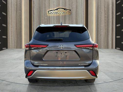 2021 Toyota Highlander Platinum
