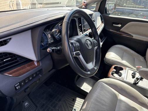 2016 Toyota Sienna XLE Premium