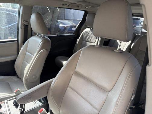 2016 Toyota Sienna XLE Premium