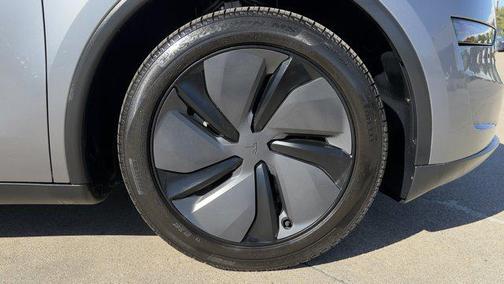 2026 Tesla Model Y Standard Rear-Wheel Drive