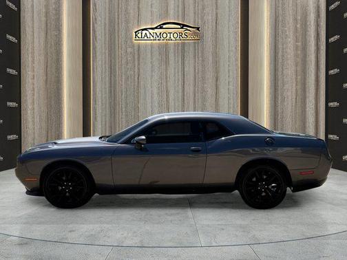 Granite Pearlcoat 2016 Dodge Challenger SXT