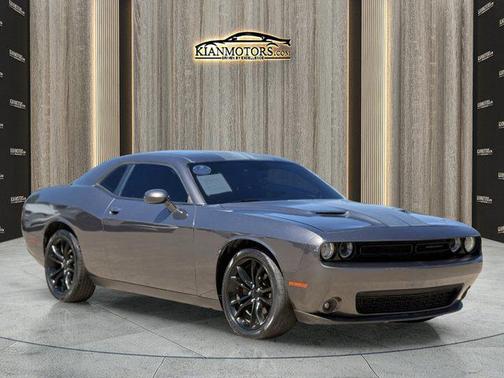 Granite Pearlcoat 2016 Dodge Challenger SXT