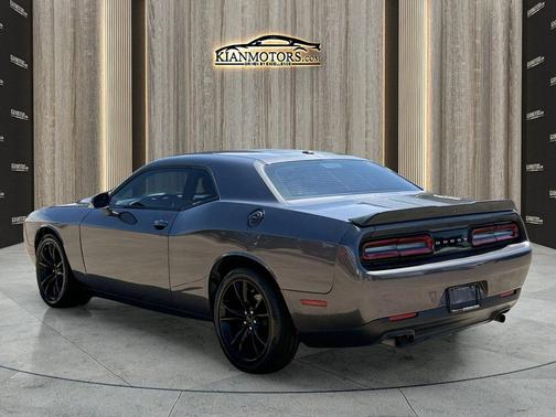 Granite Pearlcoat 2016 Dodge Challenger SXT