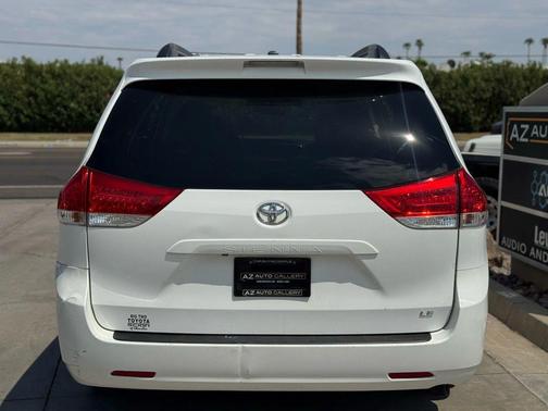 2011 Toyota Sienna LE