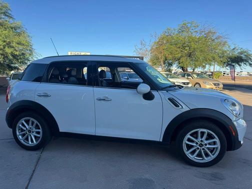 Light White 2016 MINI Countryman Cooper