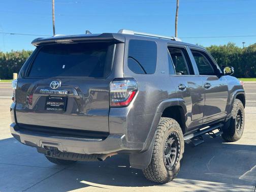 2018 Toyota 4Runner SR5 Sport Utility 4D