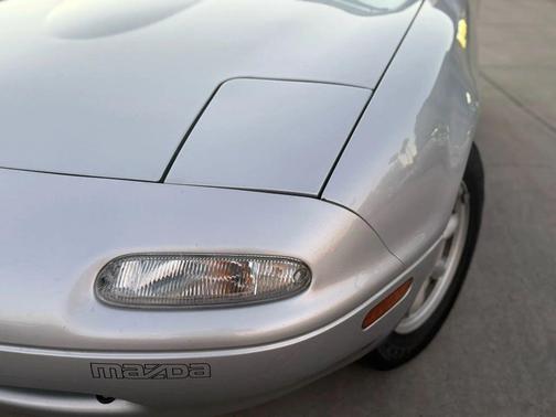 1990 Mazda MX-5 Miata 2D Convertible