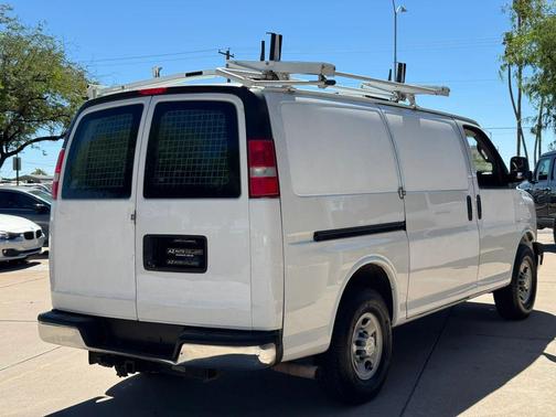 Summit White 2019 Chevrolet Express 2500 Work Van
