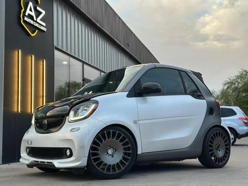 White 2017 smart ForTwo passion