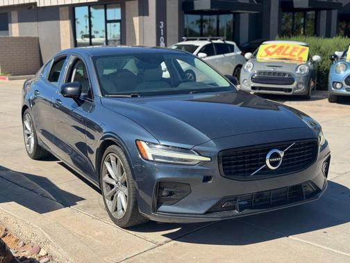 2021 Volvo S60 T5 Momentum