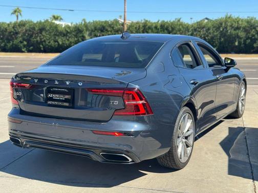 2021 Volvo S60 T5 Momentum
