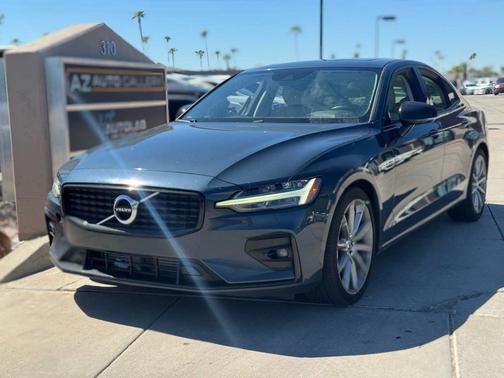 2021 Volvo S60 T5 Momentum