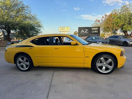 Top Banana 2006 Dodge Charger R/T