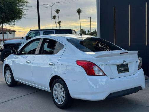 White 2017 Nissan Versa 1.6 SV