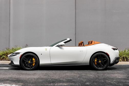 2025 Ferrari Roma Spider Base