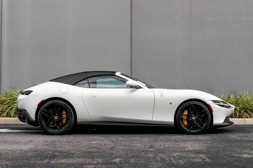 2025 Ferrari Roma Spider Base