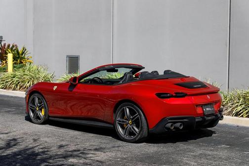 2025 Ferrari Roma Spider Base