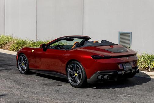 2025 Ferrari Roma Spider Base