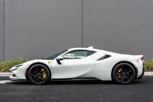 2022 Ferrari SF90 Stradale Base