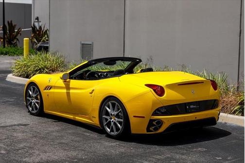 2010 Ferrari California Base
