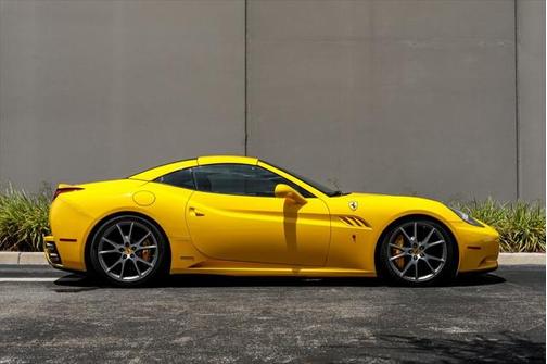 2010 Ferrari California Base