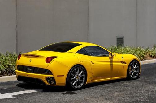 2010 Ferrari California Base