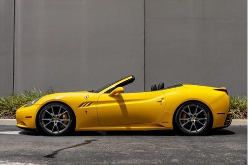 2010 Ferrari California Base