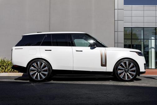 2024 Land Rover Range Rover P615 SV