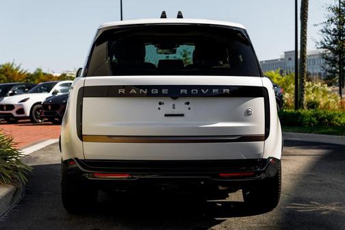 2024 Land Rover Range Rover P615 SV