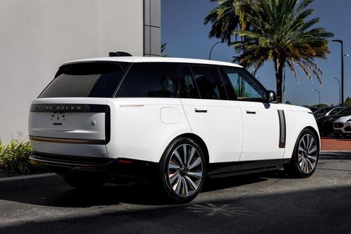 2024 Land Rover Range Rover P615 SV