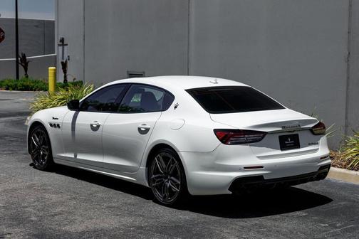 Bianco 2022 Maserati Quattroporte Modena